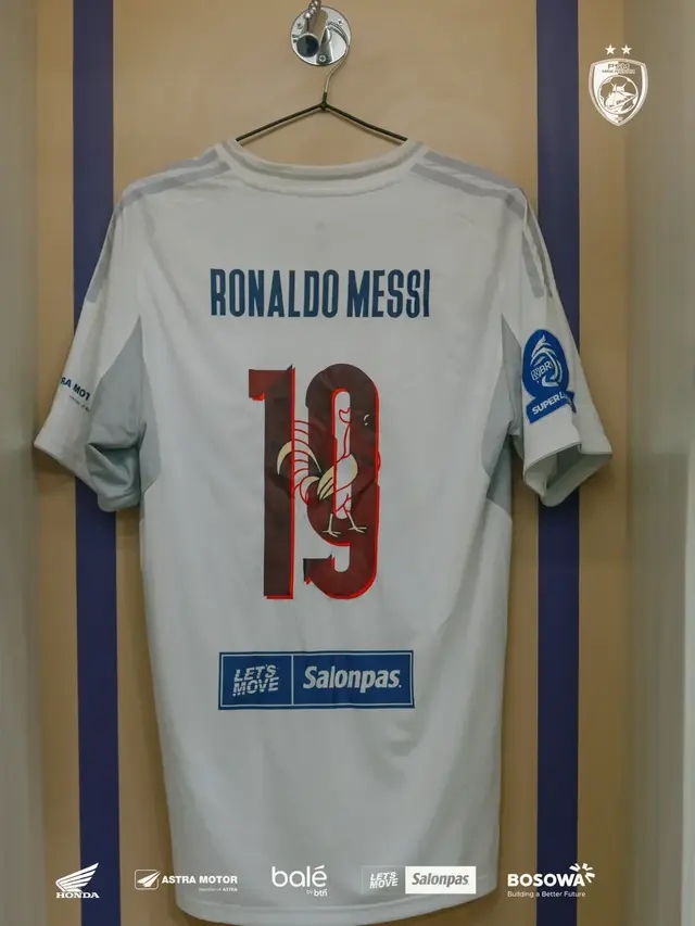 pg游戏官网登录入口-梅罗一体?印尼球员卡卡·罗纳尔多·梅西走红 球衣照获2.6万点赞